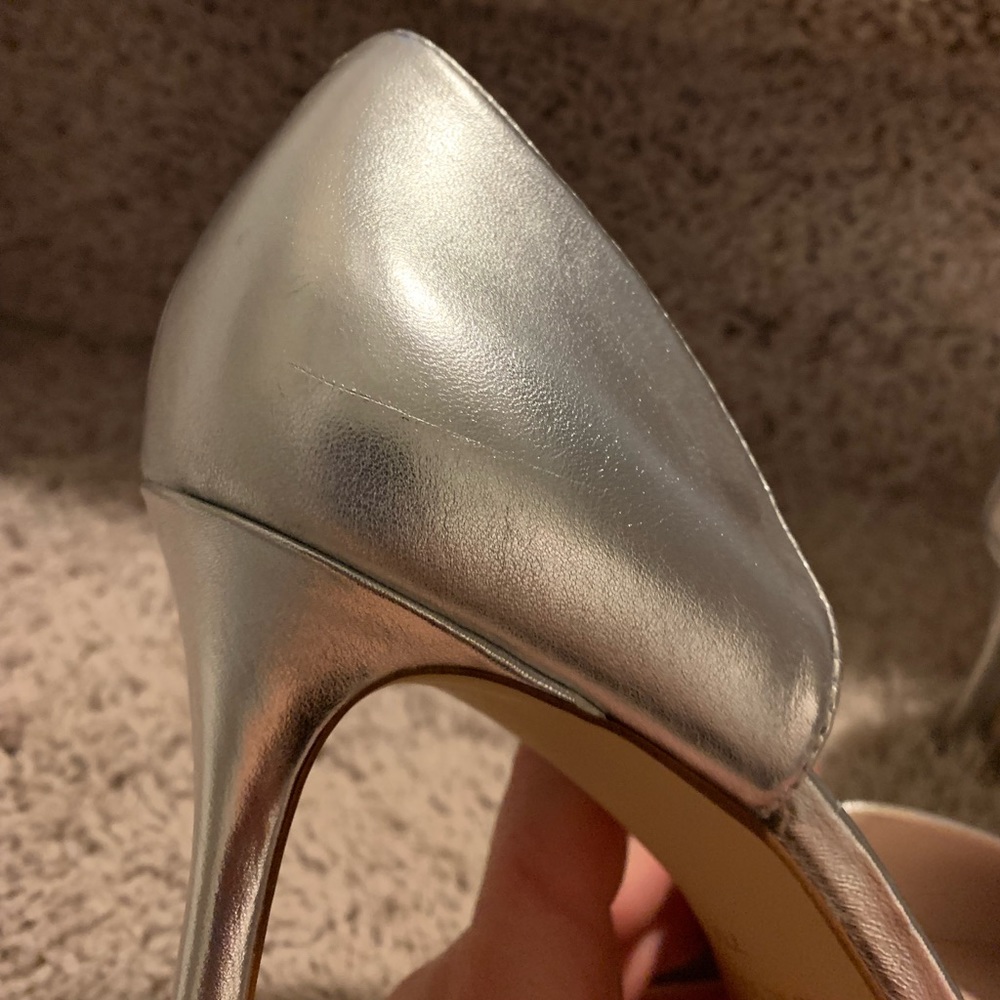 🎉Host Pick🎉 Nine West - Metallic Silver Heels - Picture 3 of 8